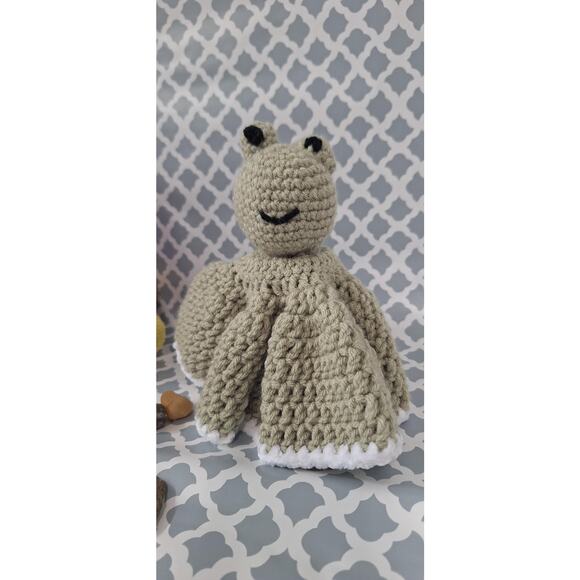 Handmade crochet frog and bunny security blanket - Picture 3 of 4